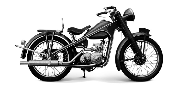 Primera moto japonesa de la marca Honda